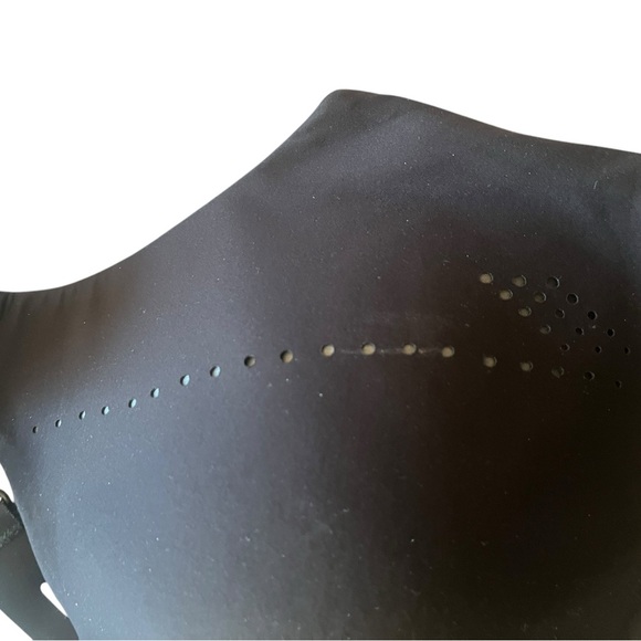 Lululemon Black Sports Bra Size 38D High Rise Running Padded B2 - Picture 2 of 5